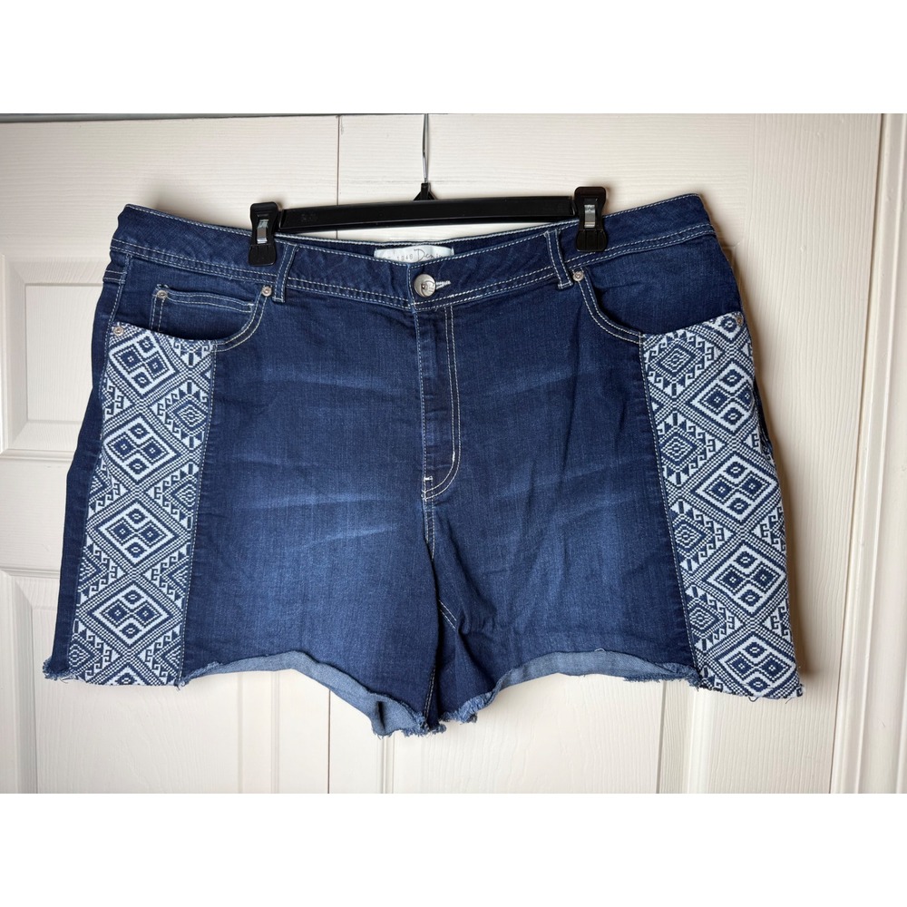 C. Est. 1946 Denim Women 20W Dark Wash Geometric Embroidered Raw Hem Jean Shorts